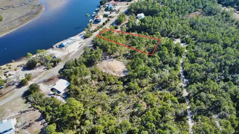 260 River Rd, Carrabelle, FL 32322