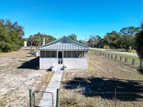 902 Tallahassee St, Carrabelle, FL 32322