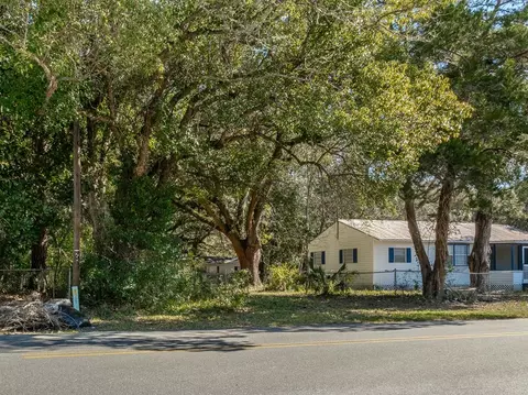31 Jackie Whitehurst St, Apalachicola, FL 32320
