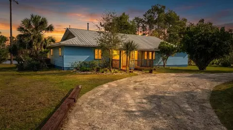 897 Mill Rd, Carrabelle, FL 32322
