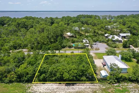 140 Longleaf Rd, Eastpoint, FL 32328