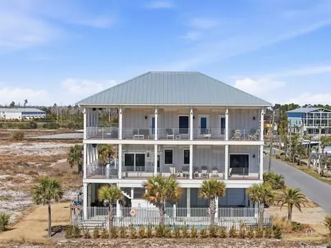 138 Canal Pkwy, Mexico Beach, FL 32456
