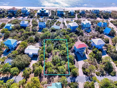 1816 Suzie Ct, Saint George Island, FL 32328