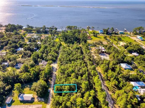 150 Kansas St, Lanark Village, FL 32323