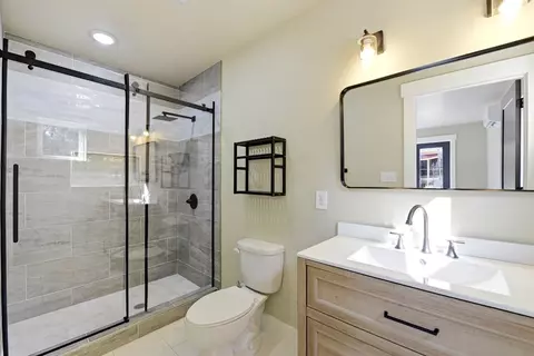 Bath - 601 W 3rd St, Carrabelle, FL 32322 photo 6 of 7