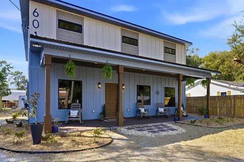 Exterior - 601 W 3rd St, Carrabelle, FL 32322 photo 3 of 8
