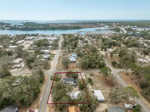 View/Area - 902 NW Ave D, Carrabelle, FL 32322 photo 1 of 5