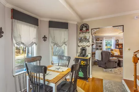 Dining - 902 NW Ave D, Carrabelle, FL 32322 photo 1 of 2