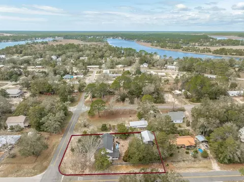 View/Area - 902 NW Ave D, Carrabelle, FL 32322 photo 2 of 5