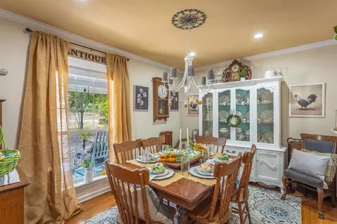 Dining - 902 NW Ave D, Carrabelle, FL 32322 photo 2 of 2