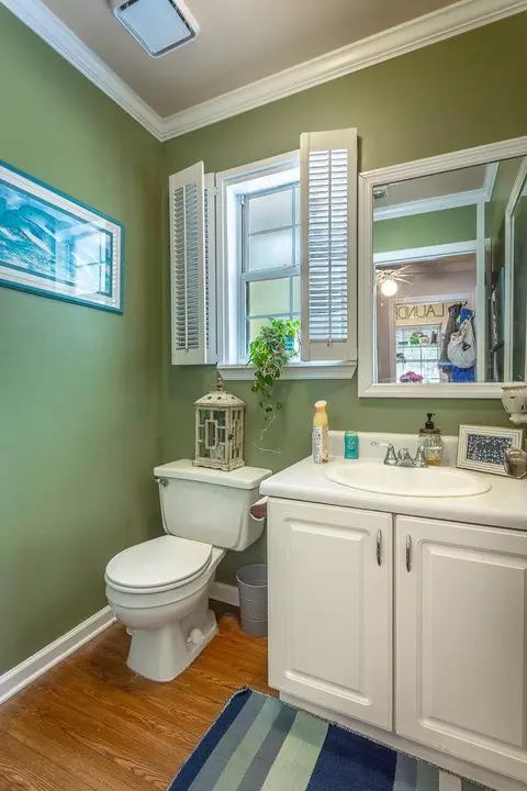 Bath - 902 NW Ave D, Carrabelle, FL 32322 photo 1 of 3