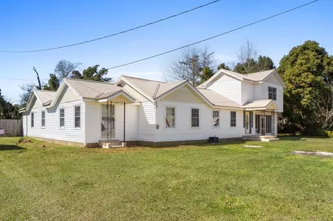 539 S 2nd St, Wewahitchka, FL 32465