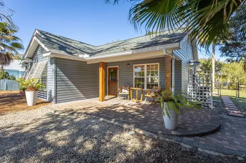 65 16th St, Apalachicola, FL 32320
