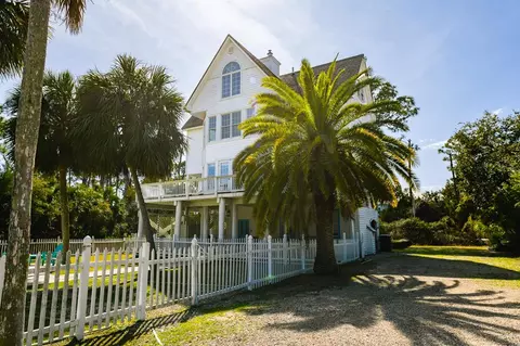312 Land St, Saint George Island, FL 32328
