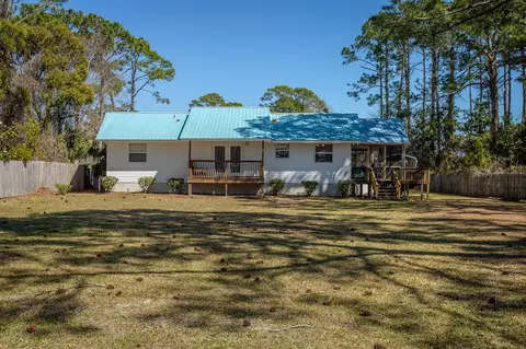 10 6th St, Eastpoint, FL 32328