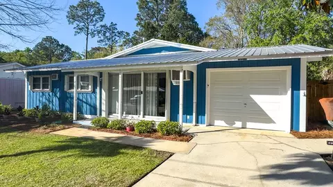 126 Carl King Ave, Carrabelle, FL 32322