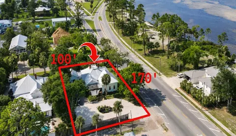 201 8th St, Port St. Joe, FL 32456