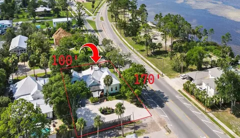 201 8th St, Port St. Joe, FL 32456