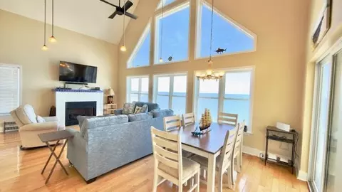 Dining - 3036 Highway 98, Carrabelle, FL 32322 photo 2 of 2
