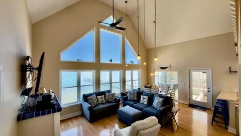 Living - 3036 Highway 98, Carrabelle, FL 32322 photo 2 of 4
