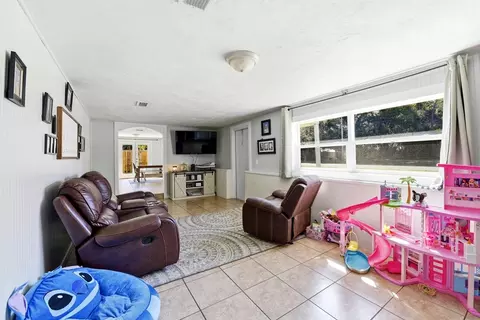 Living - 1012 NW Ave C, Carrabelle, FL 32322 photo 1 of 3
