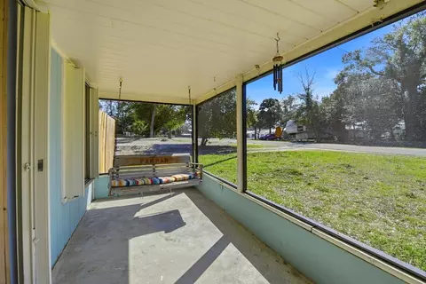 Exterior - 1012 NW Ave C, Carrabelle, FL 32322 photo 5 of 9
