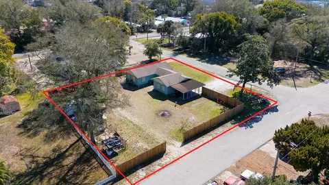 View/Area - 1012 NW Ave C, Carrabelle, FL 32322 photo 2 of 4