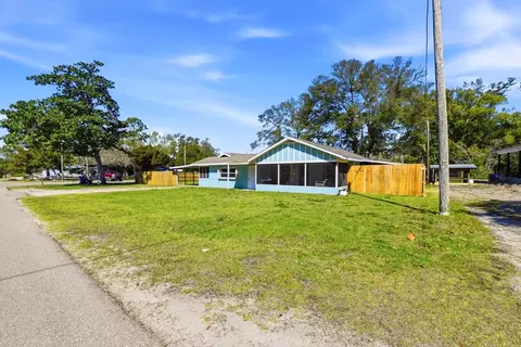 Exterior - 1012 NW Ave C, Carrabelle, FL 32322 photo 3 of 9