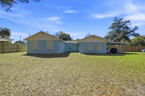 Exterior - 1012 NW Ave C, Carrabelle, FL 32322 photo 8 of 9