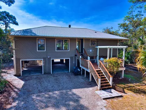 848 E Pine Ave, Saint George Island, FL 32328