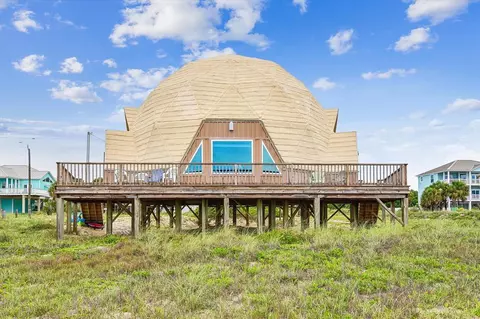 1048 W Gorrie Dr, Saint George Island, FL 32328