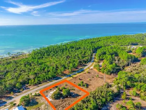 375 Gramercy Plantation Blvd, Eastpoint, FL 32328