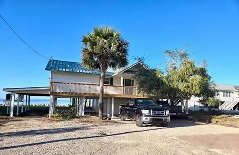 415 N Sawyer St, Saint George Island, FL 32328