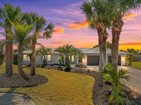 408 7th St, Mexico Beach, FL 32456