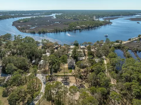 735 Wellborn Ave, Carrabelle, FL 32322 photo 3