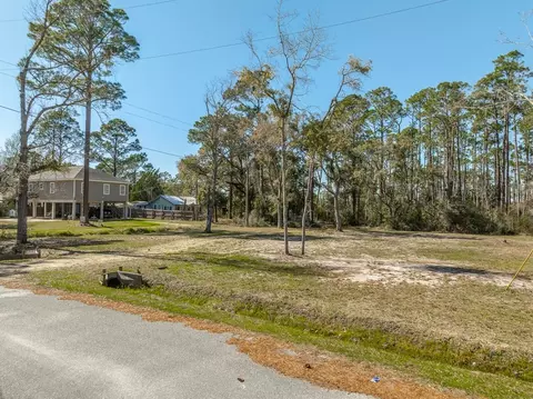 735 Wellborn Ave, Carrabelle, FL 32322 photo 7