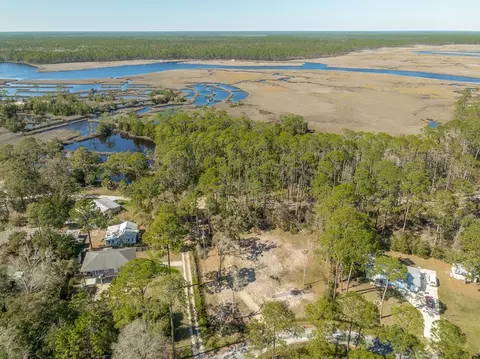 735 Wellborn Ave, Carrabelle, FL 32322 photo 11