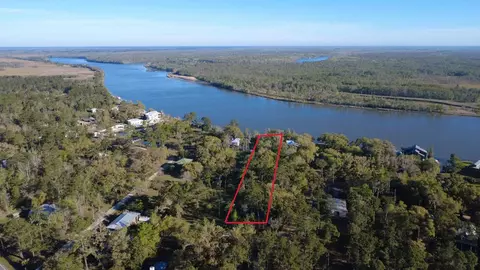 137 Cedar Oaks Ln, Apalachicola, FL 32320