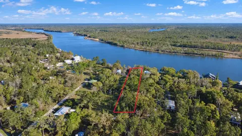 137 Cedar Oaks Ln, Apalachicola, FL 32320