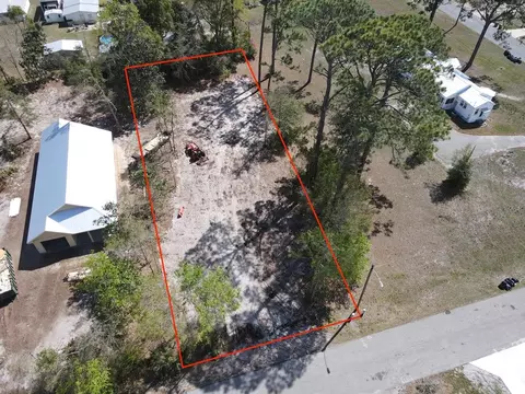 902 16th St, Port St. Joe, FL 32456