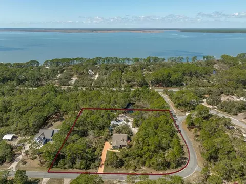 134 Shadow Bay Dr, Eastpoint, FL 32328