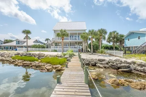 435 Mccloud St, Saint George Island, FL 32328