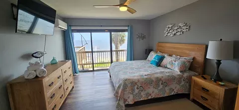 Bedroom - 2248 Hwy 98 E, Carrabelle, FL 32322 photo 1 of 4