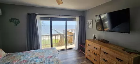 Bedroom - 2248 Hwy 98 E, Carrabelle, FL 32322 photo 4 of 4