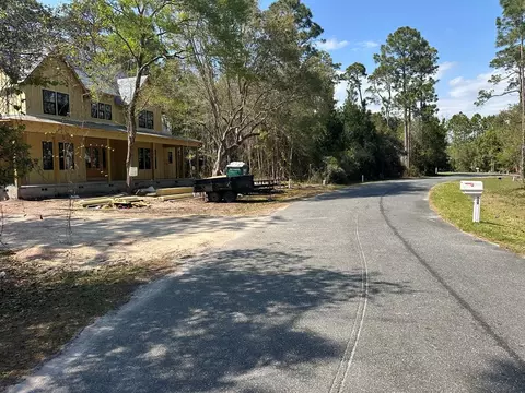 118 Bay Colony Way, Apalachicola, FL 32320