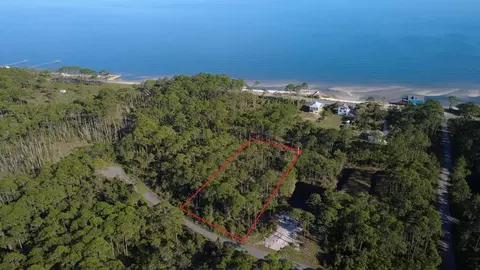 147 Bay Magnolia Ln, Carrabelle, FL 32322