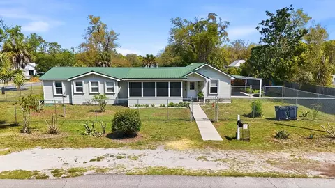 212 NW Ave C, Carrabelle, FL 32322