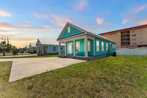 107 Ocean View Dr, Mexico Beach, FL 32456
