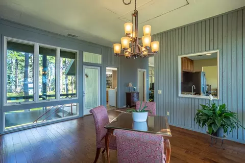 Dining - 2488 Hwy 98 E, Carrabelle, FL 32322 photo 2 of 4