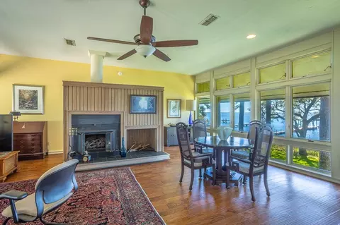Dining - 2488 Hwy 98 E, Carrabelle, FL 32322 photo 3 of 4